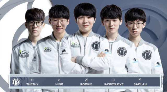 肋部压迫的 肋部压迫的